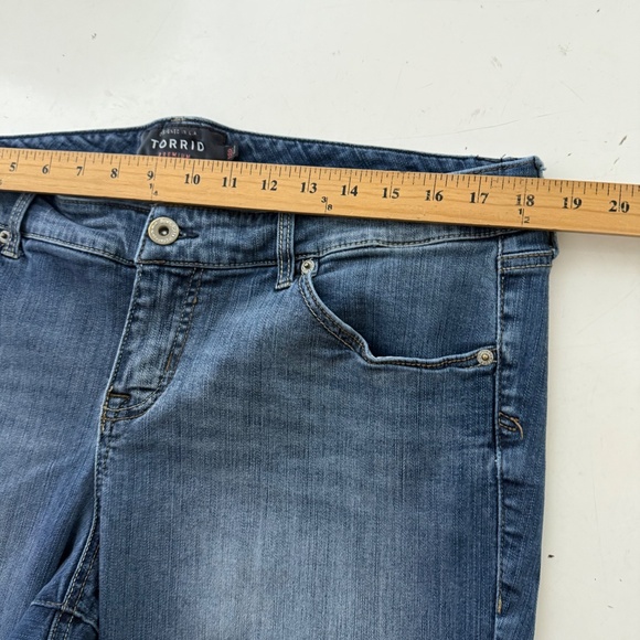 Torrid Premium Denim Dark Wash Distressed Slim Leg Jeans Womens 18r 36 x 30 Mid - Picture 7 of 11